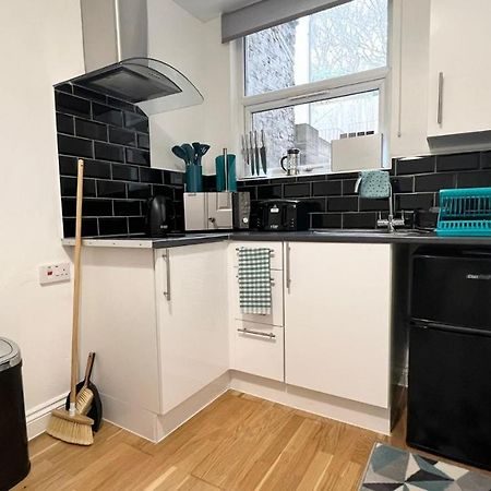 Апартаменти Cosy Private Studio In London Пламстед Екстер'єр фото